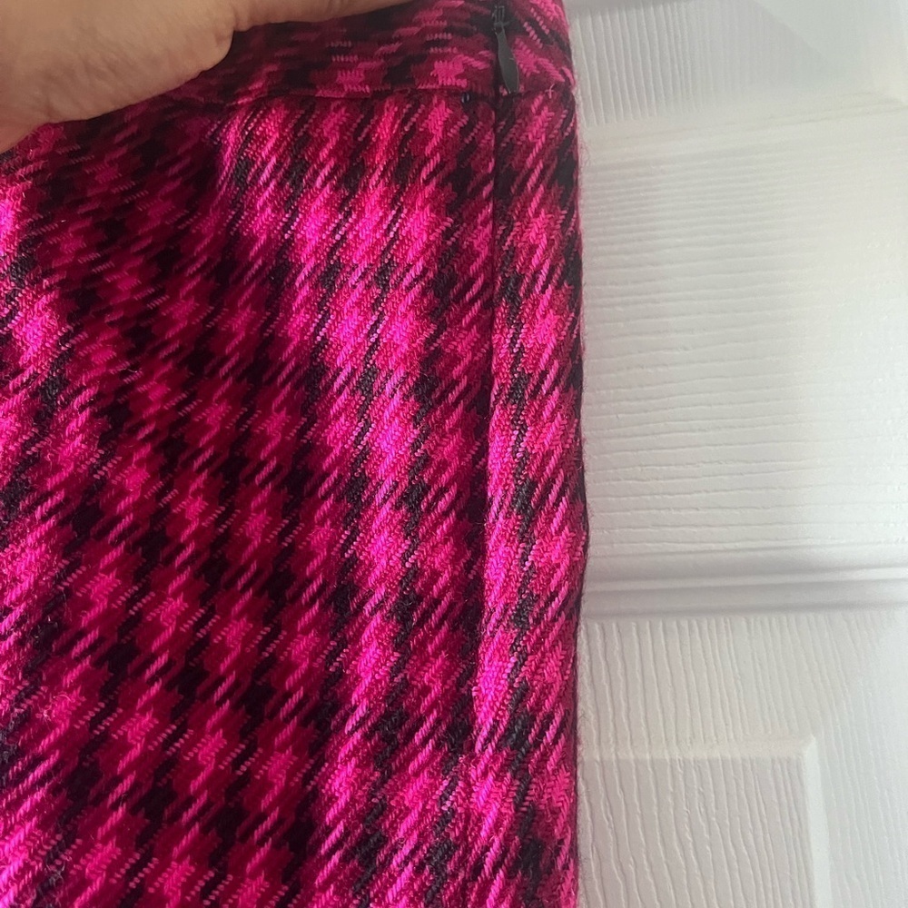 Kate Hill Stylish Pink and Black Houndstooth Skirt - Picture 4 of 6